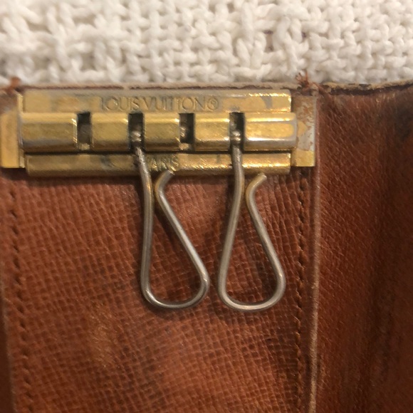 Authentic LOUIS VUITTON M69517 Monogram Multicle 4 Key (missing 2 key chain - Picture 5 of 12